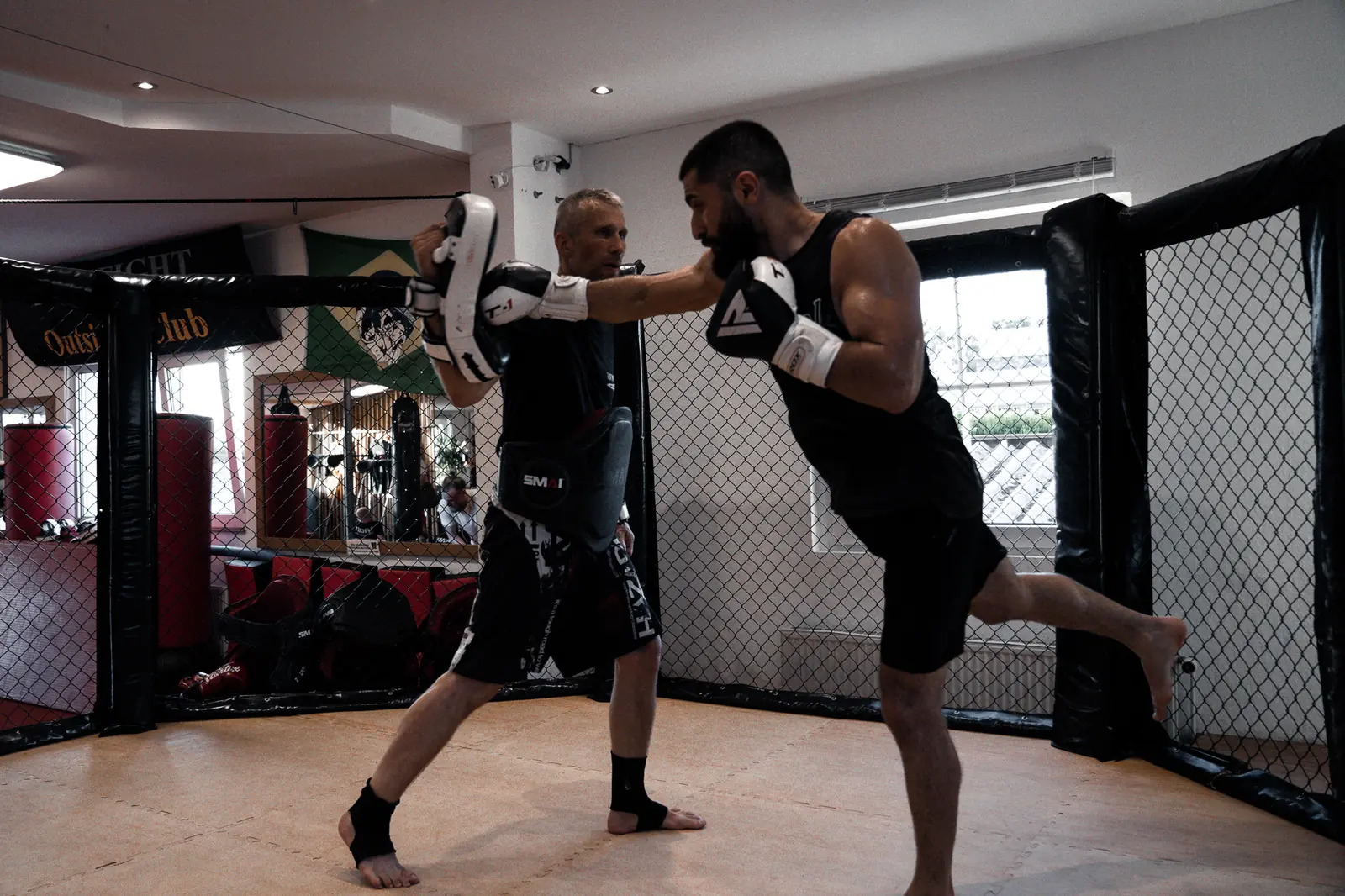 MMA-Training im Cage
